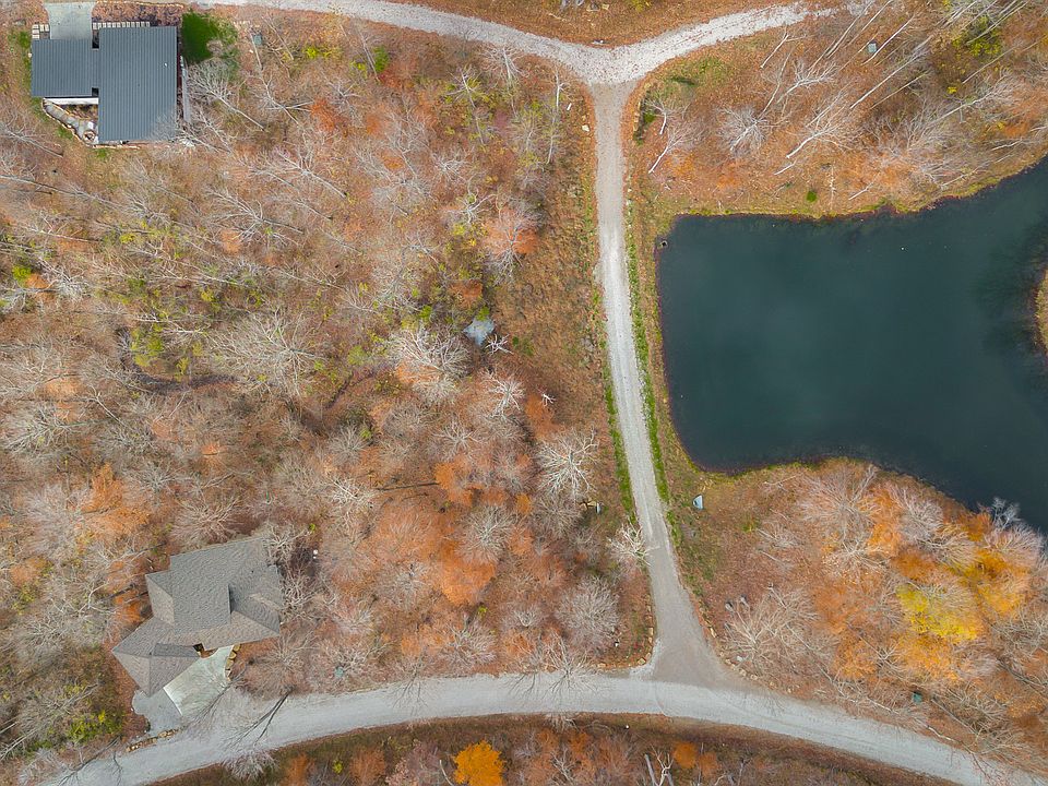 1st image of 4 Woods Ln