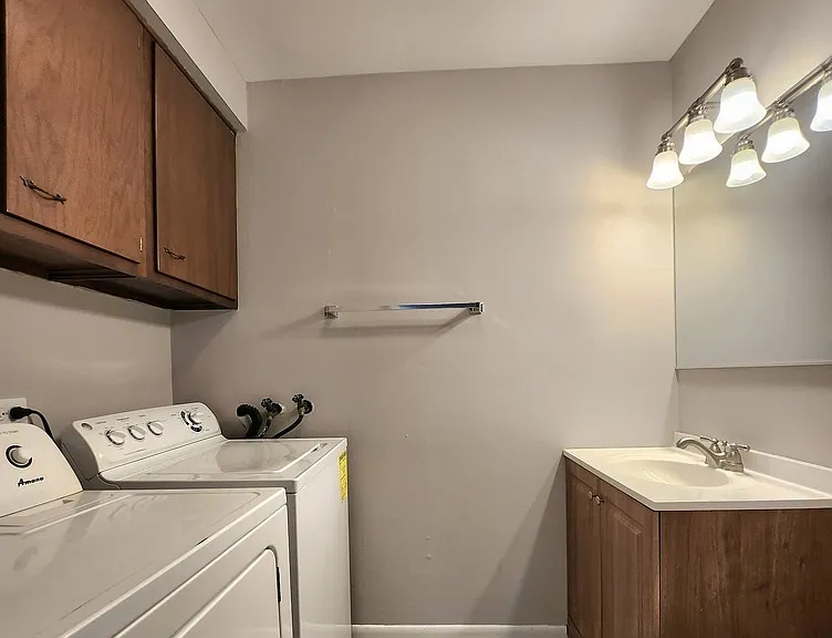 726 Concord Ln #726 — Photo 8