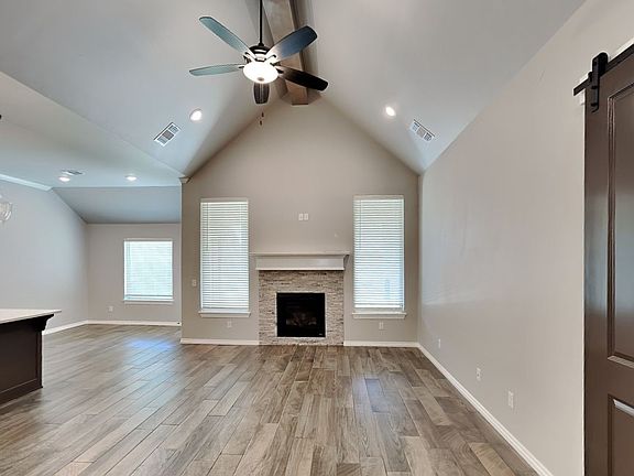5th image of 16013 Vermillion Dr