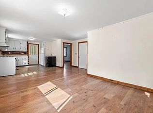 17 Windy Meadows Dr, Manchester, ME 04351