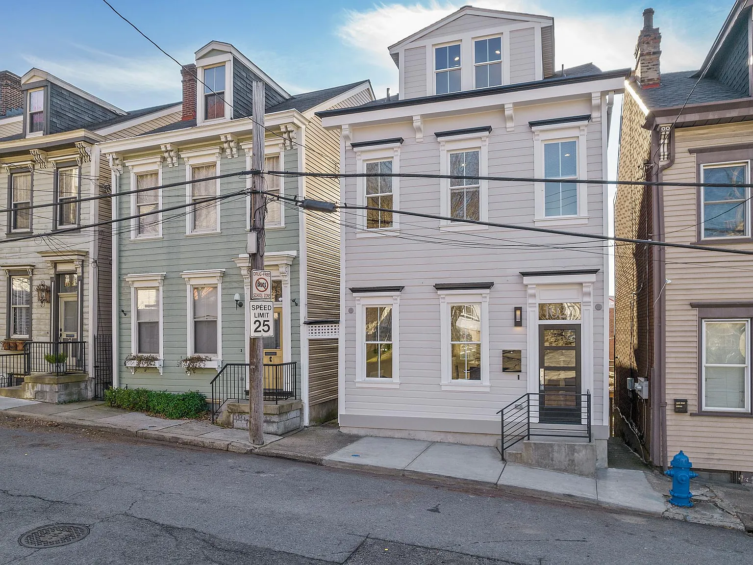1027 Vinial St — Photo 2