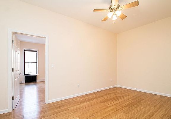 3rd image of 918 Manhattan Ave APT 2