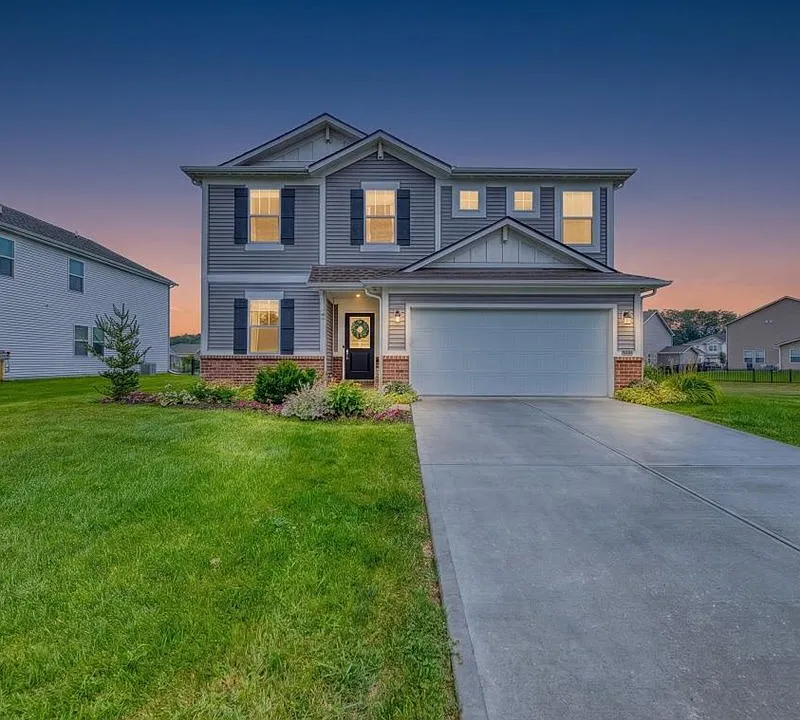 33 Hollister Way