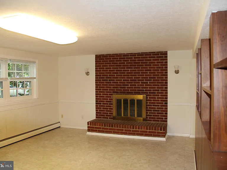 1103 Delf Dr — Photo 13