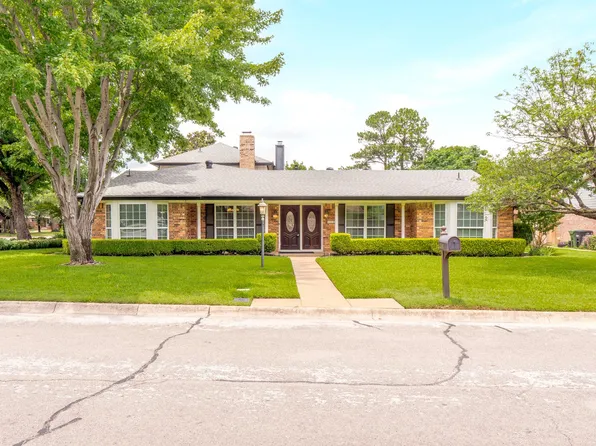 452 W Pleasantview Dr, Hurst, TX 76054