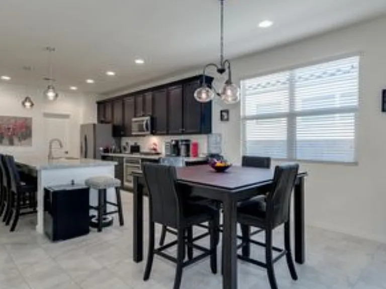 9817 W Southgate Ave — Photo 4