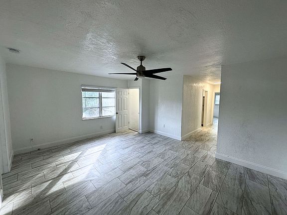 3rd image of 300 NE 4th St #4