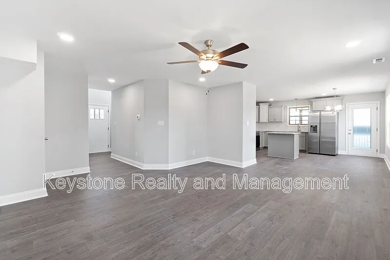 3 bed, 2.5 bath, 1797 sqft, $2,050 — Photo 4
