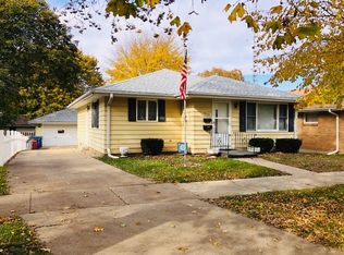911 Hemlock Ave, Dixon, IL 61021