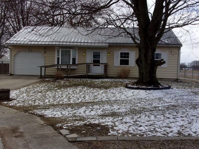 1102 Honeysuckle Ln, Bluffton, IN, 46714