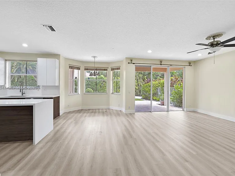 4312 Laurel Ridge Cir — Photo 10