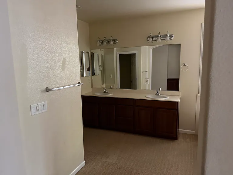 1427 Wyndham Ln — Photo 7