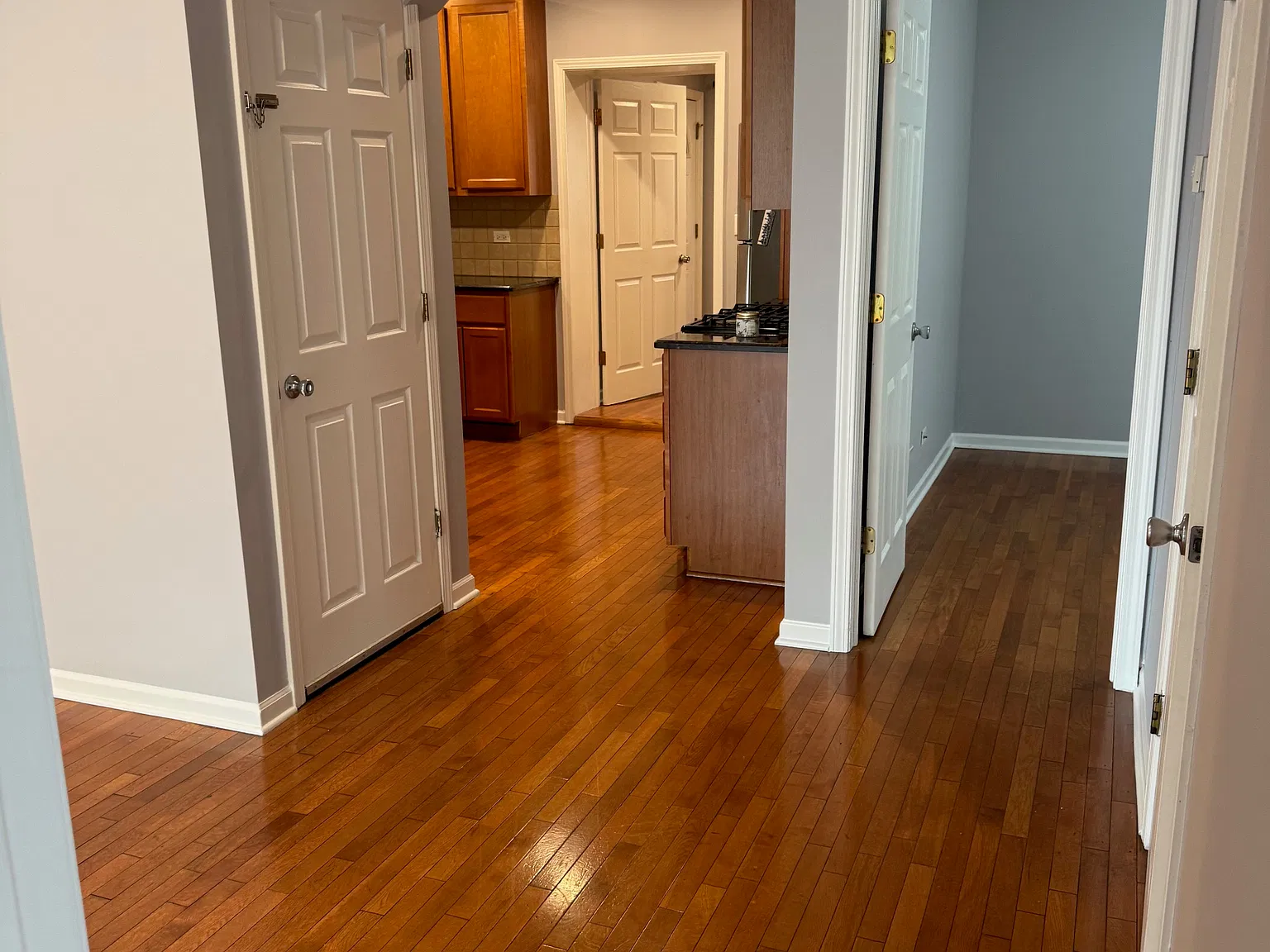 2 bed, 1100 sqft, $2,100 — Photo 4