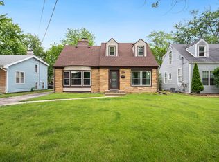 643 N May St, Aurora, IL 60506