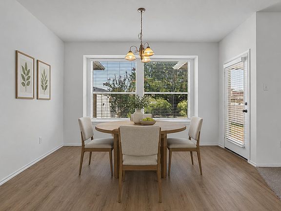 5th image of 204 Yucca House Dr