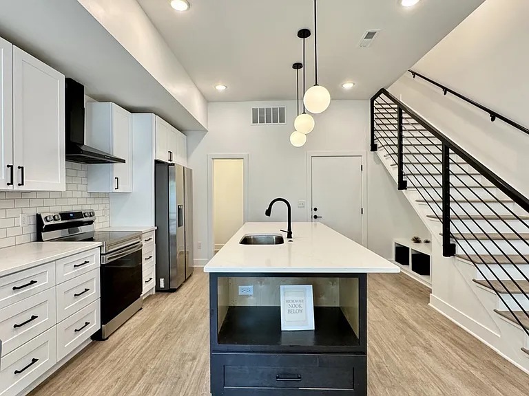 1217 E 29th St #1213 — Photo 8