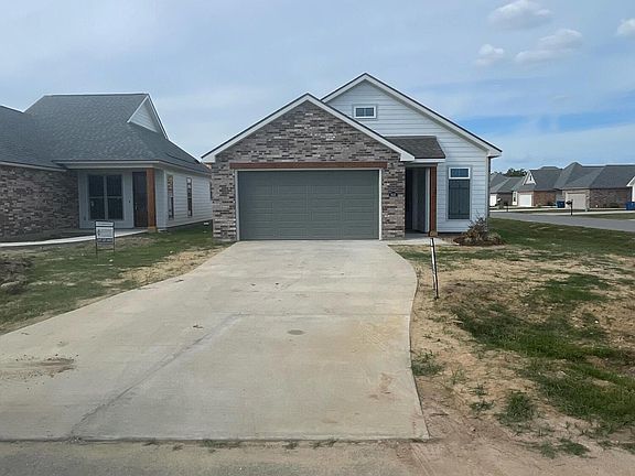 2nd image of 800 Braxton Dr