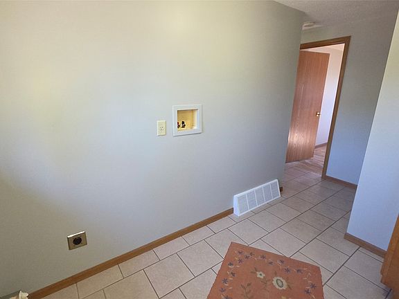 4th image of 3669N Clark Street