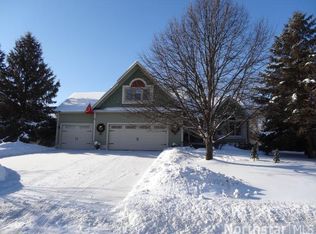 240 Woodridge Ln, Lino Lakes, MN 55014