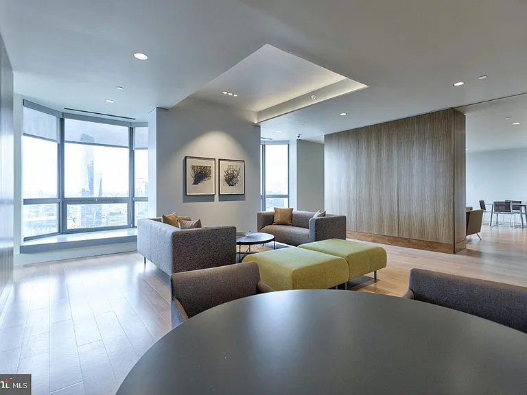 2020 Walnut St #14E — Photo 9