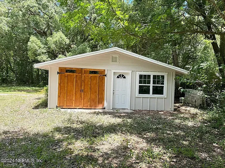 2 bed, 960 sqft, $1,800 — Photo 2