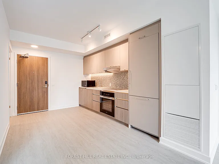 8188 Yonge St #202 — Photo 4