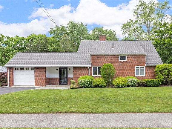 3rd image of 14 Hardwick Rd