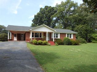 327 Gassaway St, Central, SC 29630