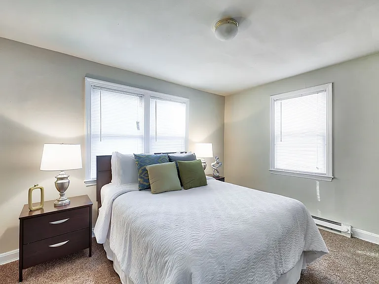 Caral Gardens Apartments and Townhomes — Photo 5