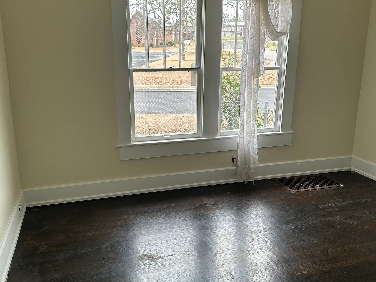 1 bed, 950 sqft, $825 — Photo 1