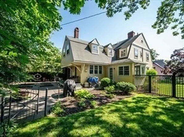 47 7th St, New Bedford, MA 02740