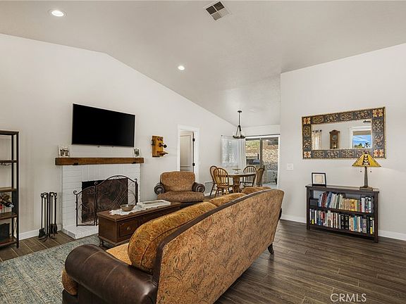 2nd image of 1116 W Craig St