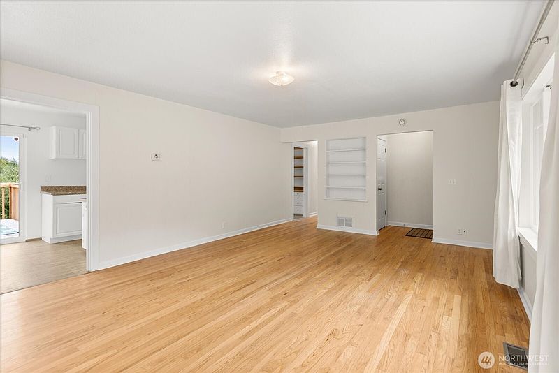 4th image of 2404 Ravenna Street