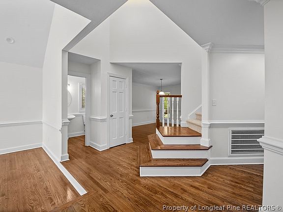 5th image of 887 Three Wood Dr