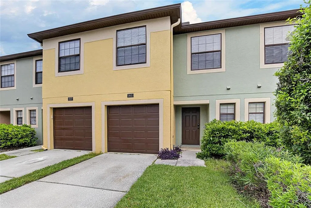 3 bed, 2.5 bath, 1362 sqft, $2,350 — Photo 2