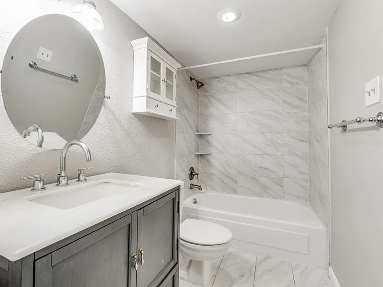 3827 Gilbert Ave #209 — Photo 9