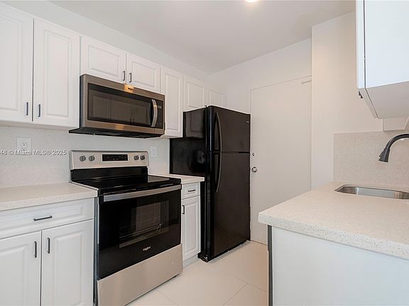 5th image of 11111 Biscayne Blvd #17H