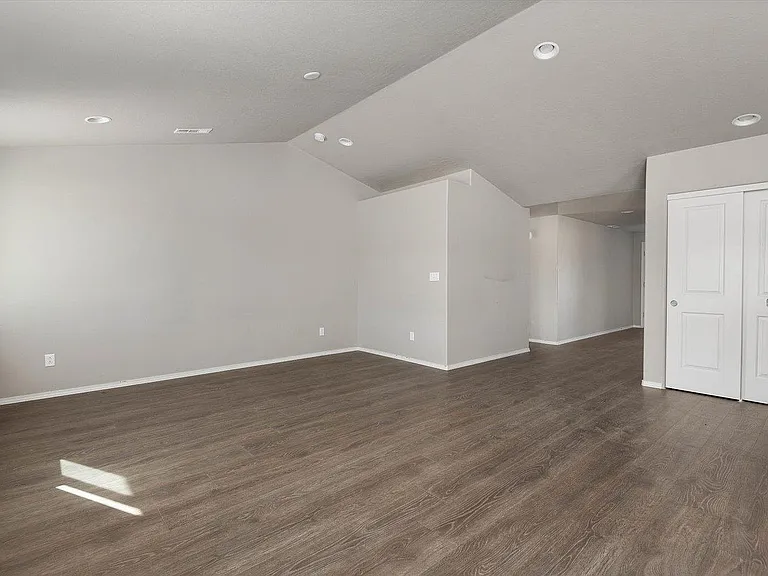 627 Marysville Way — Photo 5