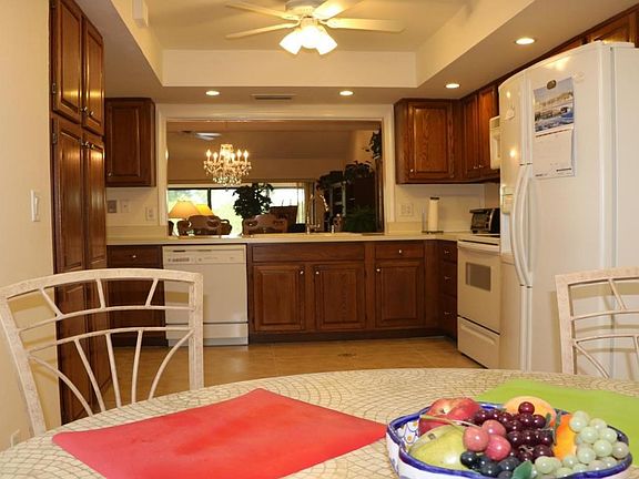 Kitchen & Bkfst Area3