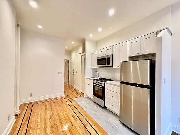 3rd image of 324 E 34th St APT D4