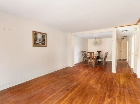 12 Girard Street image 2 of 8