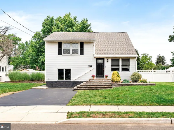 16 Magnolia Ln, Hamilton, NJ 08610