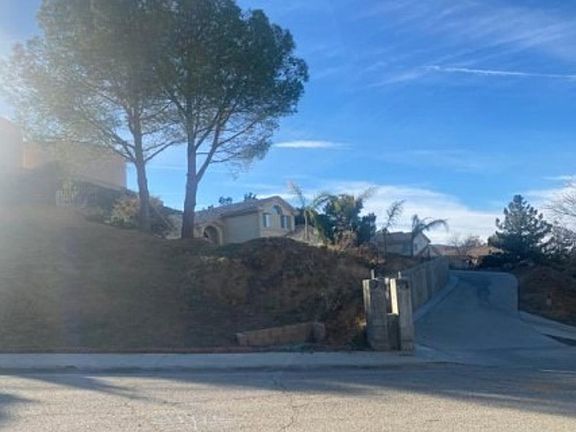 Exterior Neighborhood (street photo)