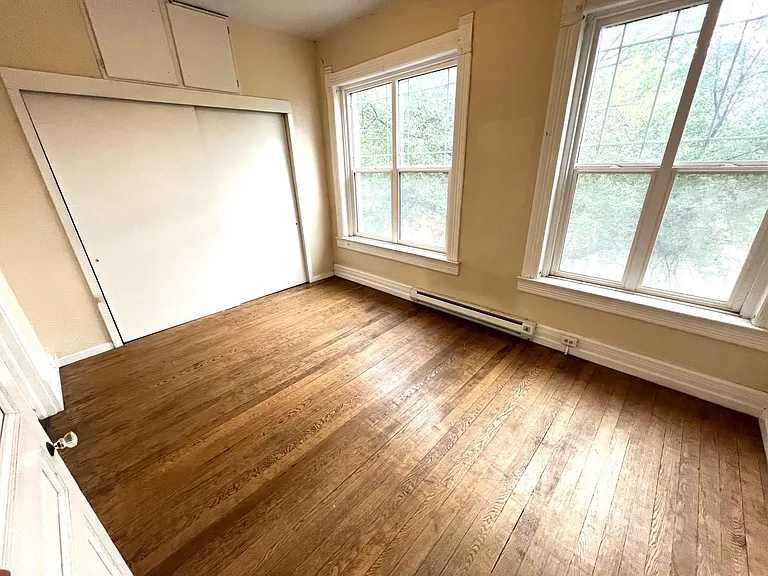517 E. Broadway St. — Photo 13