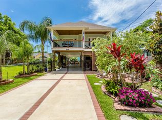 604 Oak Rd, Clear Lake Shores, TX 77565