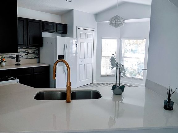 4th image of 3045 Lazlo Ln
