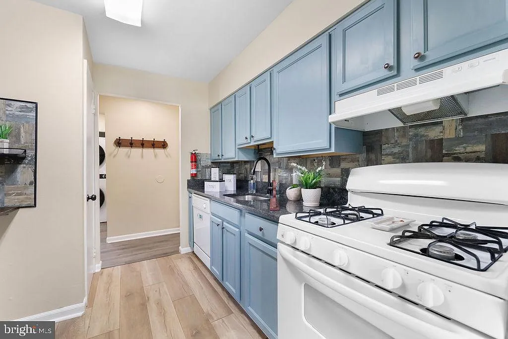 1 bed, 1.0 bath, 934 sqft, $1,750 — Photo 3