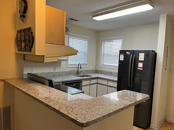 2nd image of 1430 Collegeview Ave