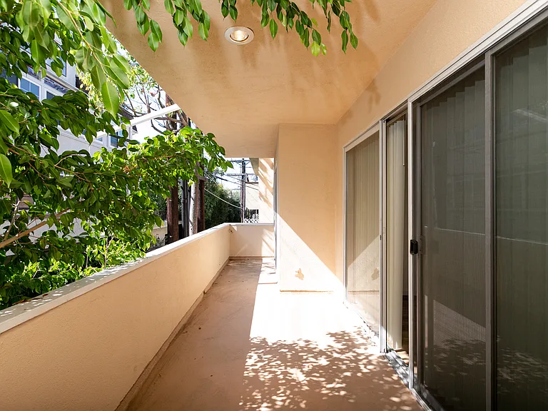 Brentwood Crown Towers — Photo 7