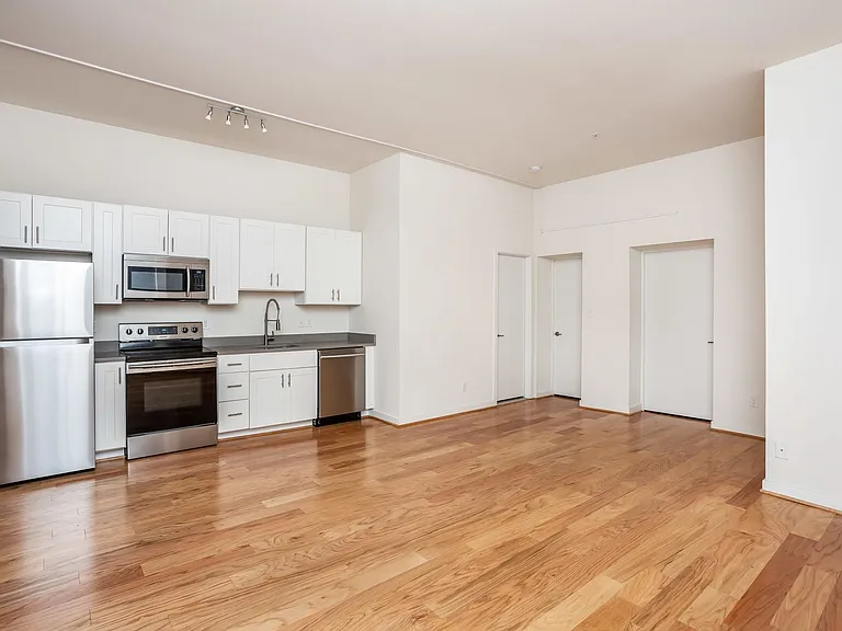 For Rent: Downtown Elegance at 605 Park Ave Your Urban Haven Awaits! — Photo 32